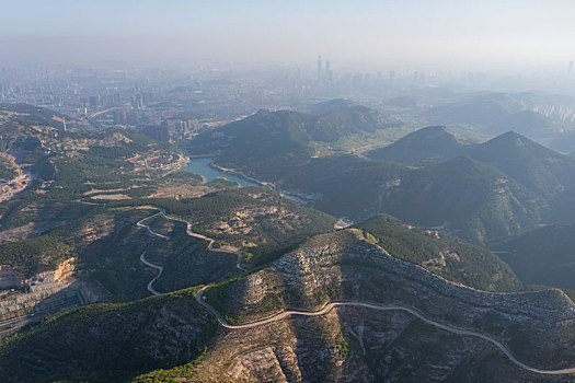 航拍济南小岭村盘山路