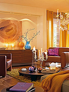 室内,客厅,玻璃,吊灯,褐色,扶手椅,桌子