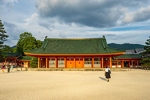日本京都平安神宫神乐殿建筑景观