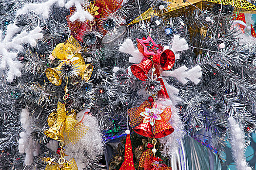 重庆北滨路龙湖星悦广场室内2013圣诞节圣诞树上的圣诞老人