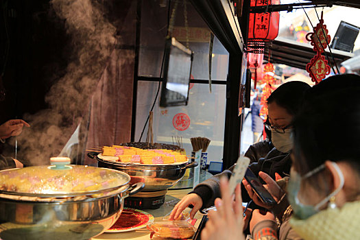 山东省日照市,上百种特色小吃让人欲罢不能,这个旅游小镇春节热闹的堪比赶年集