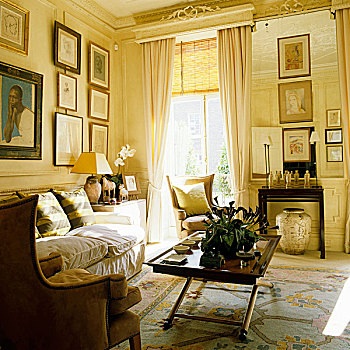 客厅,别墅,窗户,茶几,沙发,墙壁