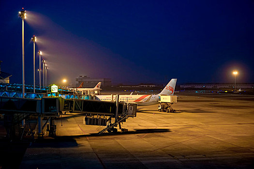 夜景机场停机坪