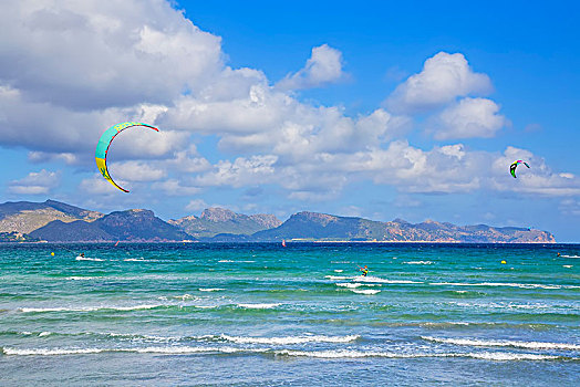 风筝冲浪,海浪,海滩,马略卡岛,巴利阿里群岛,西班牙,欧洲