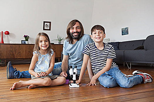 头像,父亲,孩子,显微镜,坐在地板上,在家