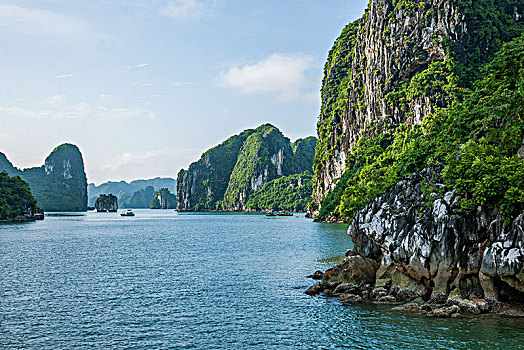 越南广宁鸿基市下龙湾海上石林