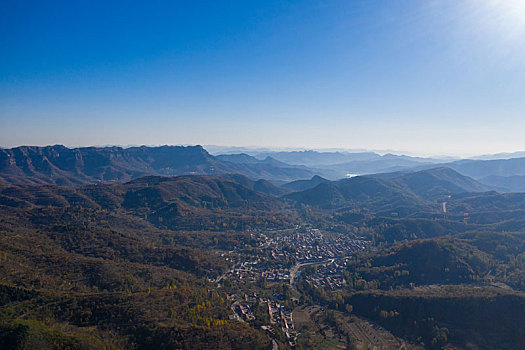 航拍济南章丘红山翠谷景区