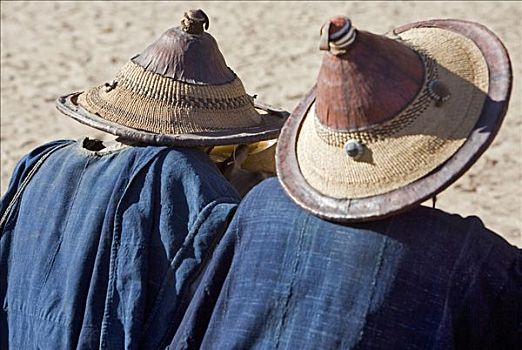 马里,多贡人居住区,两个,乡村,传统,靛蓝,服装,享受,喝,黍,啤酒,石头