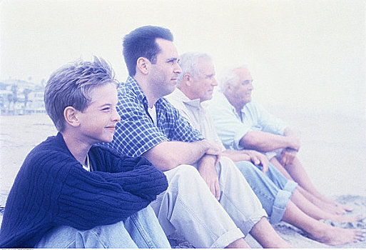 四代人,男人,坐,海滩