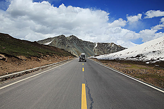 天山上的公路