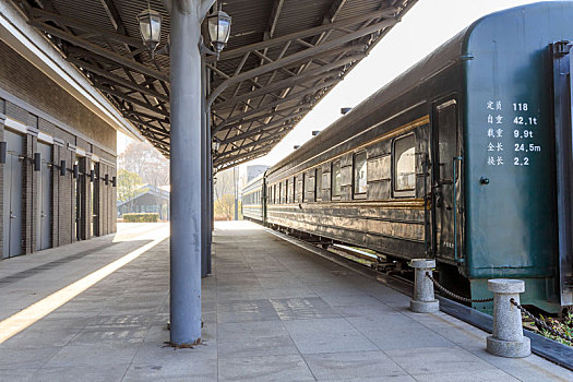 铁路站台绿皮车厢,南京市下关火车主题园