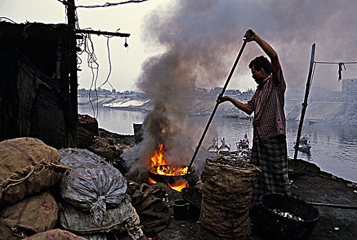 一个,男人,垃圾,循环利用,电池,河,达卡,孟加拉,局部,创作,陆地,留白,普通
