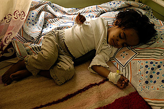 穆罕默德,两个月,女孩,孩子,困苦,尖锐,感染,脱水,床,医院,地区,巴格达