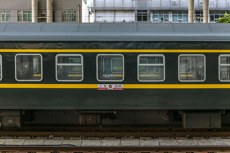 绿皮火车侧面车厢图片