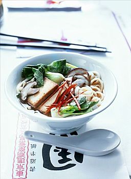 亚洲,面条汤,豆腐,小白菜,蘑菇