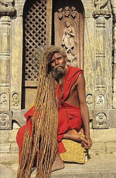 尼泊尔,加德满都,印度教,圣人,坐,楼梯,穿,红色,长袍,长,长发绺