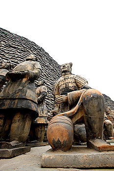 北京宋庄艺术区内的兵马俑