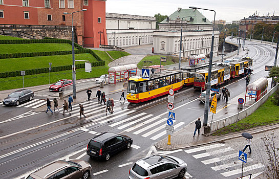汽车,公共交通,华沙,风景,老城,财政紧张,行人,走,人行横道,波兰,欧洲