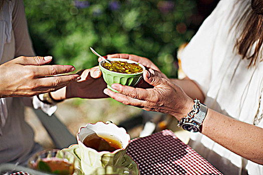 下午茶,花园,女人,拿着,碗,果酱
