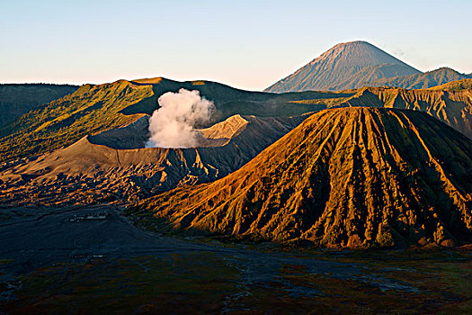 婆罗摩火山,烟,攀升,右边,背影,火山,国家公园,爪哇,印度尼西亚,亚洲