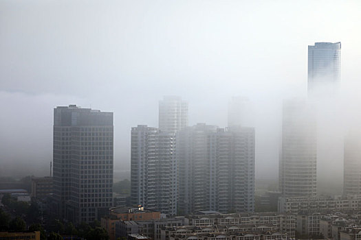 山东省日照市,平流雾环绕下的城市美轮美奂