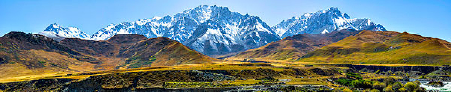 祁连山雪山全景