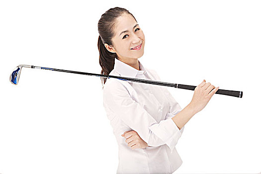 打高爾夫球的年輕女性