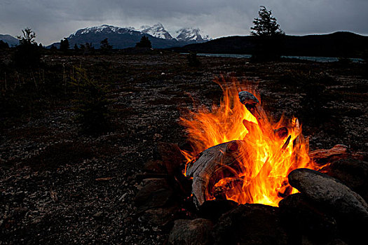 营火,暗色,托雷德裴恩国家公园,麦哲伦省,区域,巴塔哥尼亚,智利,南美,北美