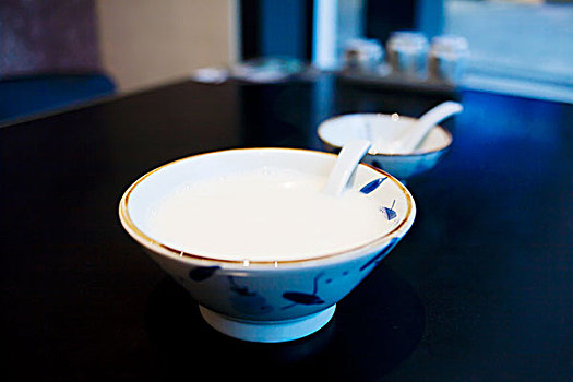 中式早餐，豆?jié){，