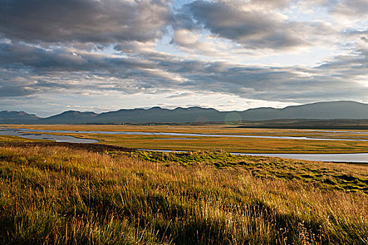 乡村风光,河,山,背景,冰岛