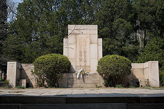 香山植物园内墓碑
