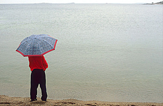 男孩,下雨,海滩