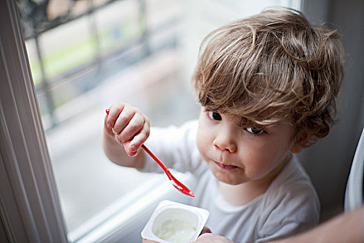 幼儿,男孩,吃,酸奶,头像
