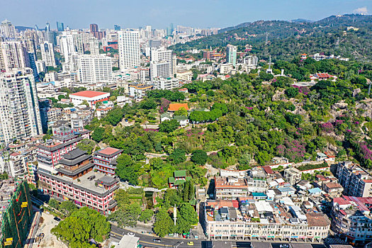 航拍福建厦门鸿山公园与鸿山寺