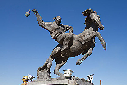 呼伦贝尔市区蒙古族雕塑