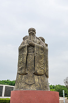山东省青州古城东夷文化标志园三圣像,老子,孔子,释迦摩尼像