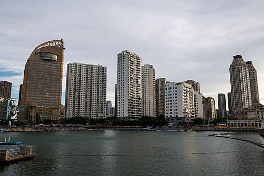 清晨的大连星海湾城市风光