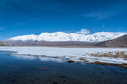 新疆喀什地区公格尔九别峰