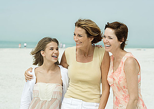 三代人,女人,海滩,微笑