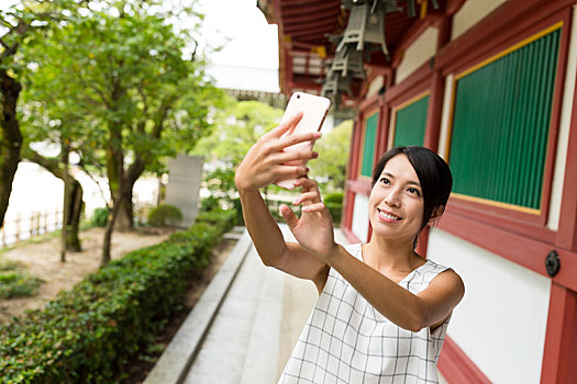 美女,手机,日本寺庙