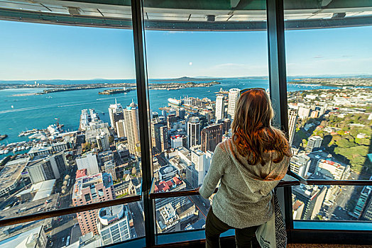 游客,享受,风景,眺望台,摩天塔,天际线,摩天大楼,中央商务区,奥克兰,区域,北岛,新西兰,大洋洲