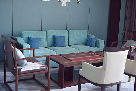中式简约风格的沙发与桌椅