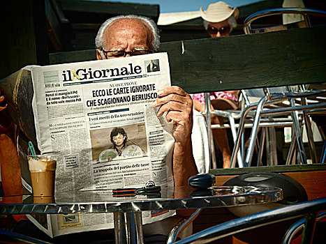 男人,读,意大利人,报纸,咖啡,早晨,罗马,意大利,欧洲