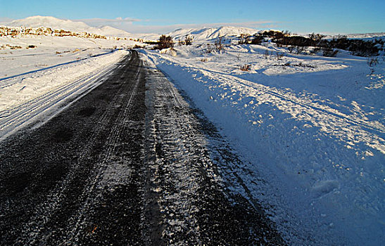 iceland,national,park,pingvellir,snow,landscape,under,blue,sky