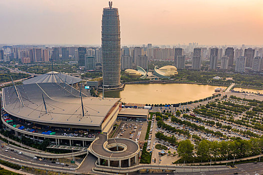 航拍河南省郑州市郑东新区cbd如意湖畔,大玉米,千玺广场,中原第一高楼