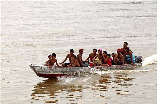 家庭旅行,摩托艇,亚马逊河,巴西