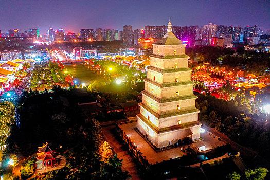 航拍陕西西安大慈恩寺大雁塔夜景