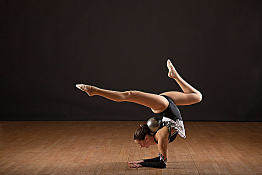 体操运动员,向后弯曲,平衡性,球,头部
