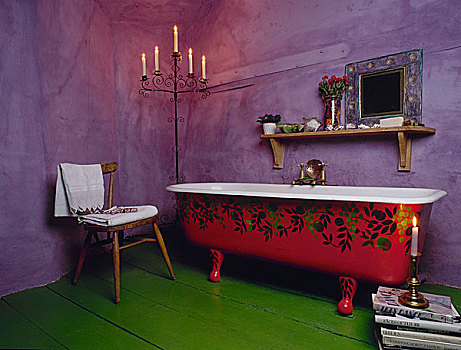 生动,紫色,浴室,单独,上面,浴缸,木椅,照亮,枝状大烛台,绿色,涂绘,地板