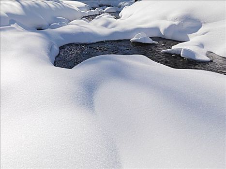 山川,雪中